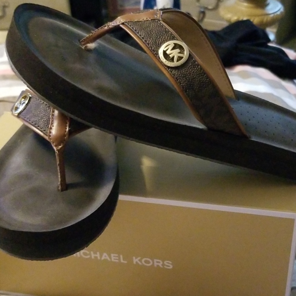 Michael kors flip flops